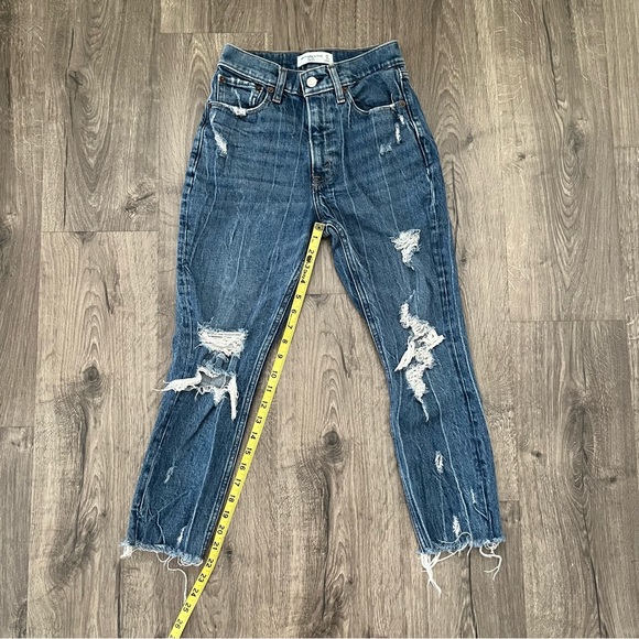 Abercrombie and Fitch The Mom High Rise Jeans - Picture 7 of 11
